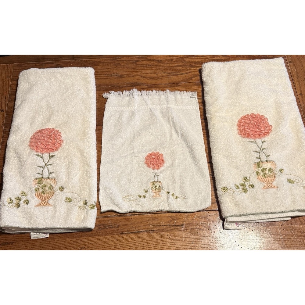 VTG Cottage Floral Embroidered Towel Set of 3 Ivory Pink- 2 Bath & 1 Hand Towel